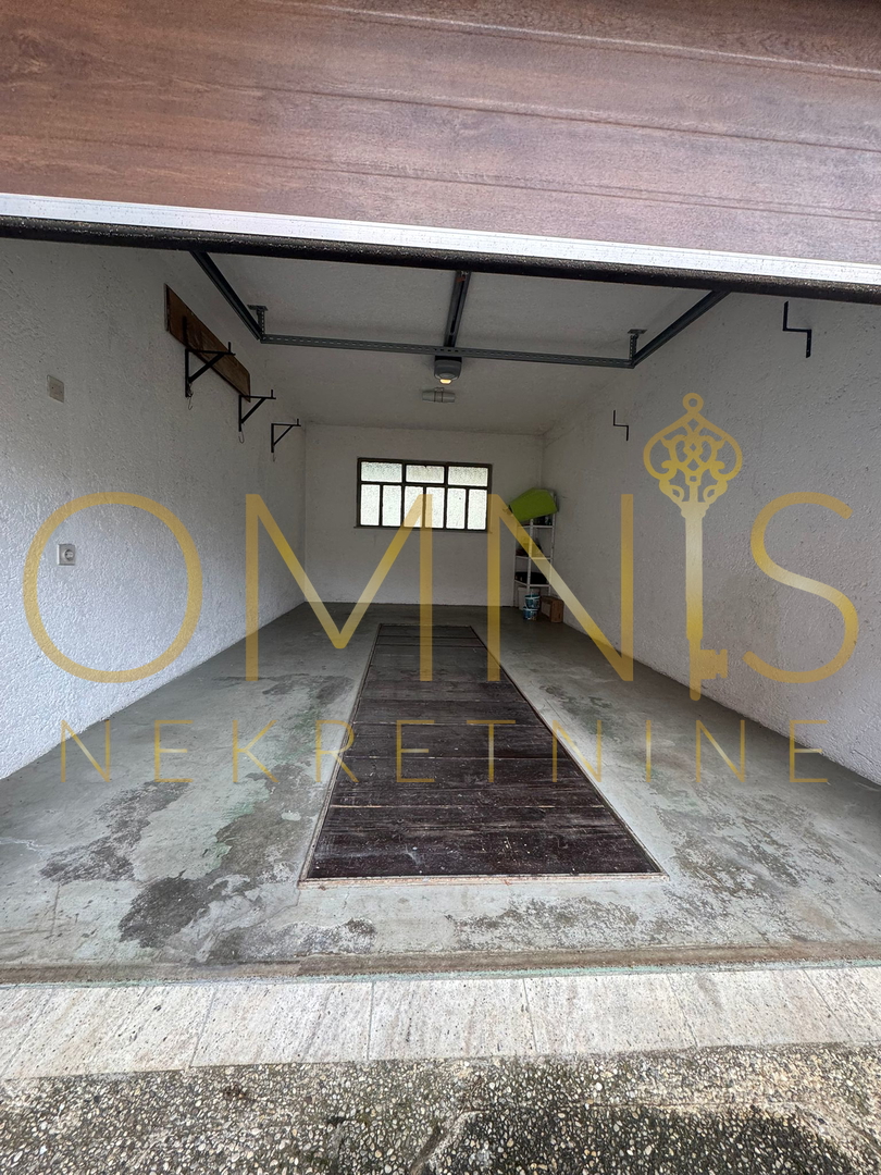 Juraši, Casa indipendente con tre appartamenti e due garage – ideale per famiglia o investimento