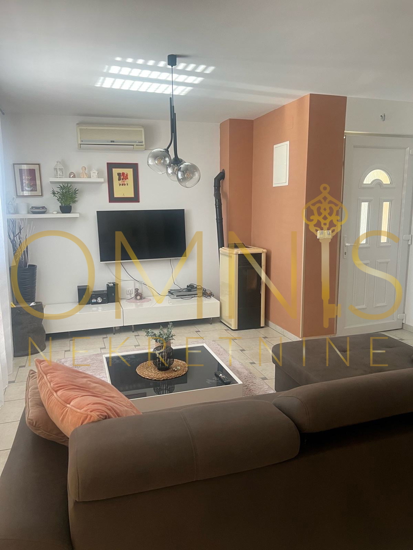 Appartamento con vista mare, terrazza, giardino – Pinezići, Krk