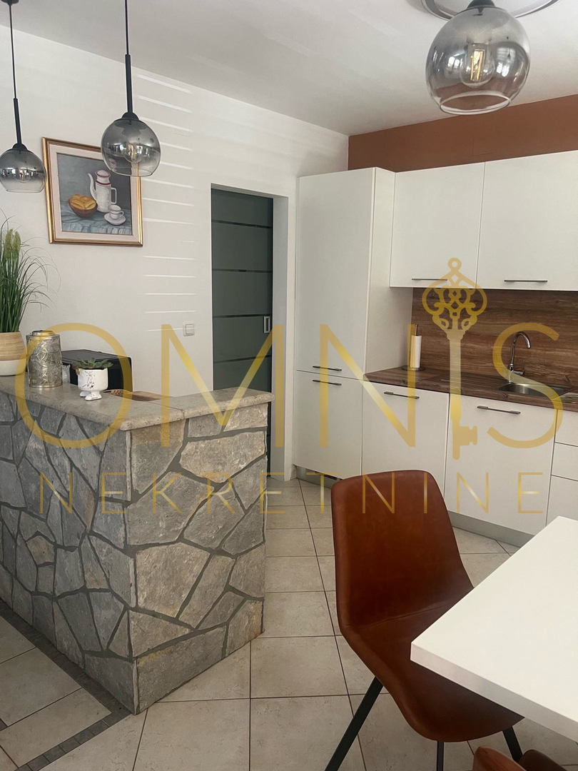 Appartamento con vista mare, terrazza, giardino – Pinezići, Krk