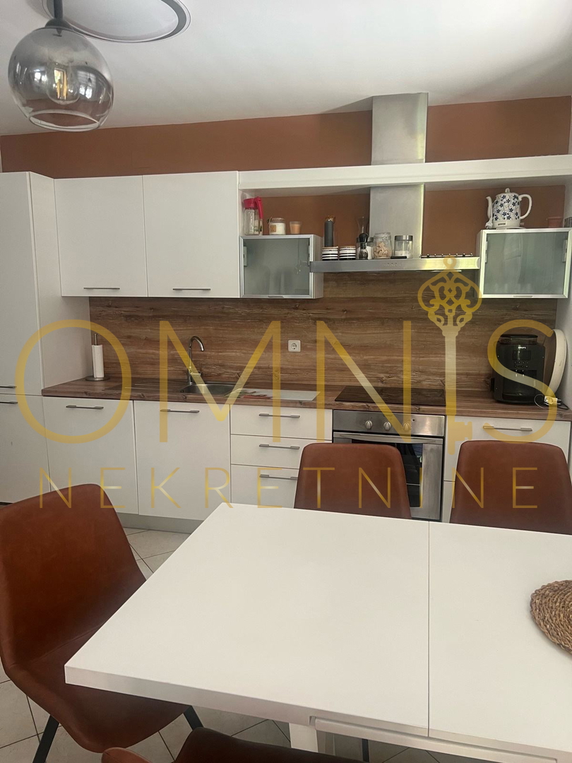 Appartamento con vista mare, terrazza, giardino – Pinezići, Krk