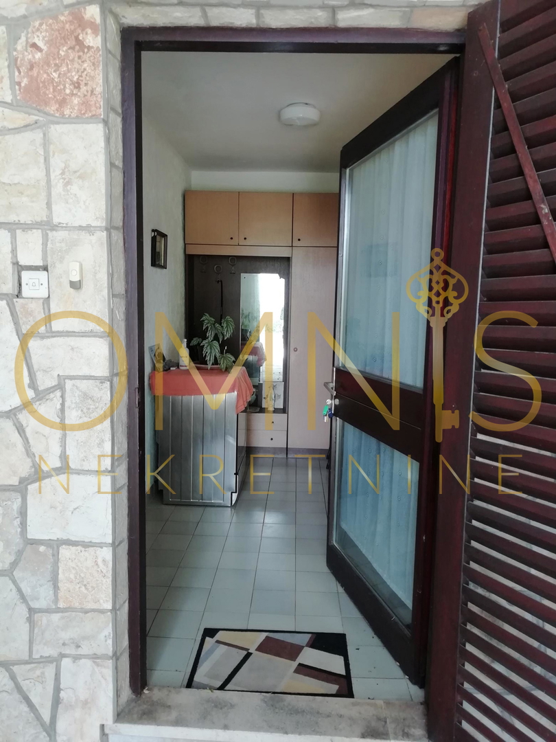 CRIKVENICA – GRIŽANE, casa di 300 m², a 5 km dal mare, grande cortile di 500 m²