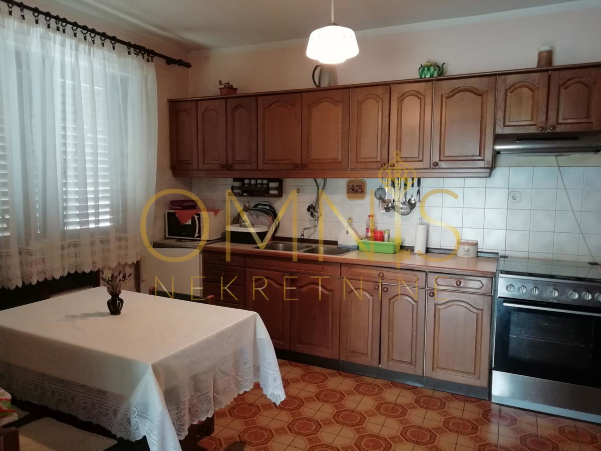 CRIKVENICA – GRIŽANE, casa di 300 m², a 5 km dal mare, grande cortile di 500 m²