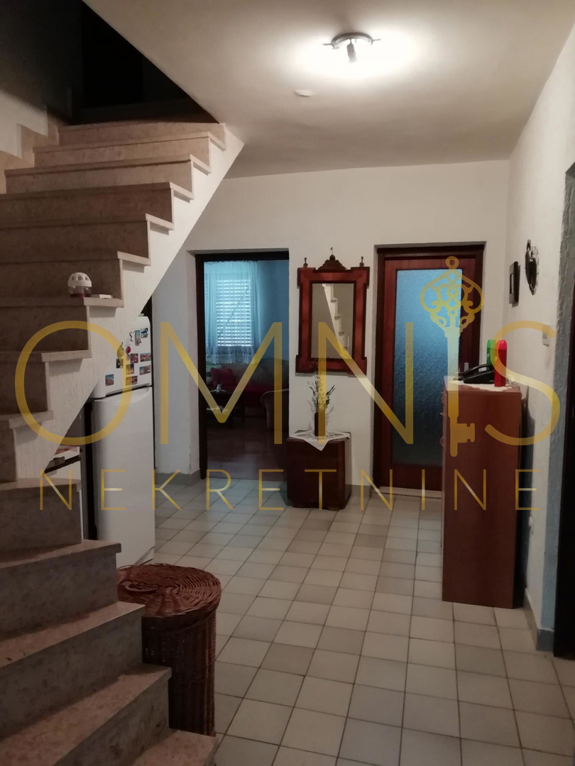 CRIKVENICA – GRIŽANE, casa di 300 m², a 5 km dal mare, grande cortile di 500 m²