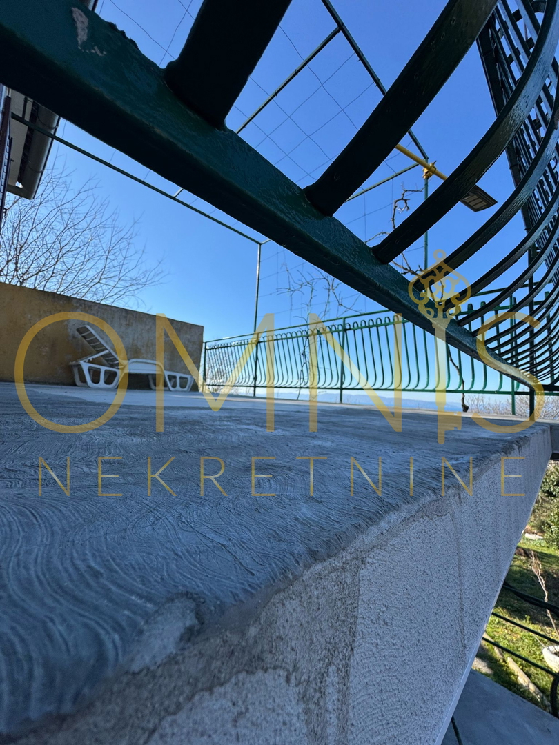 OPPORTUNITÀ RARA – VILLA INDIPENDENTE CON VISTA MARE, KOSTRENA