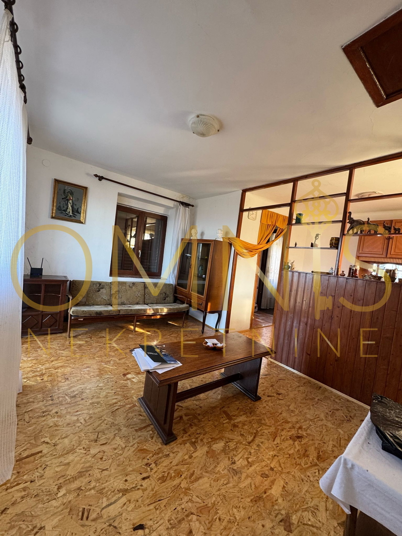 OPPORTUNITÀ RARA – VILLA INDIPENDENTE CON VISTA MARE, KOSTRENA