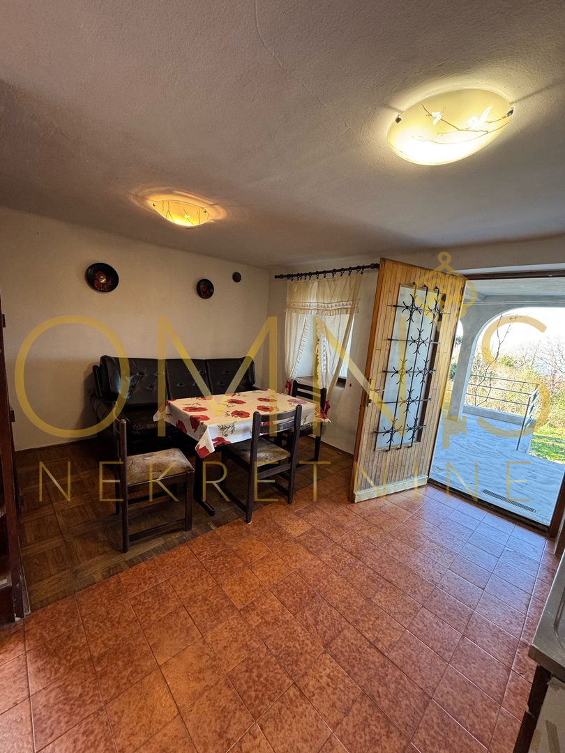 OPPORTUNITÀ RARA – VILLA INDIPENDENTE CON VISTA MARE, KOSTRENA