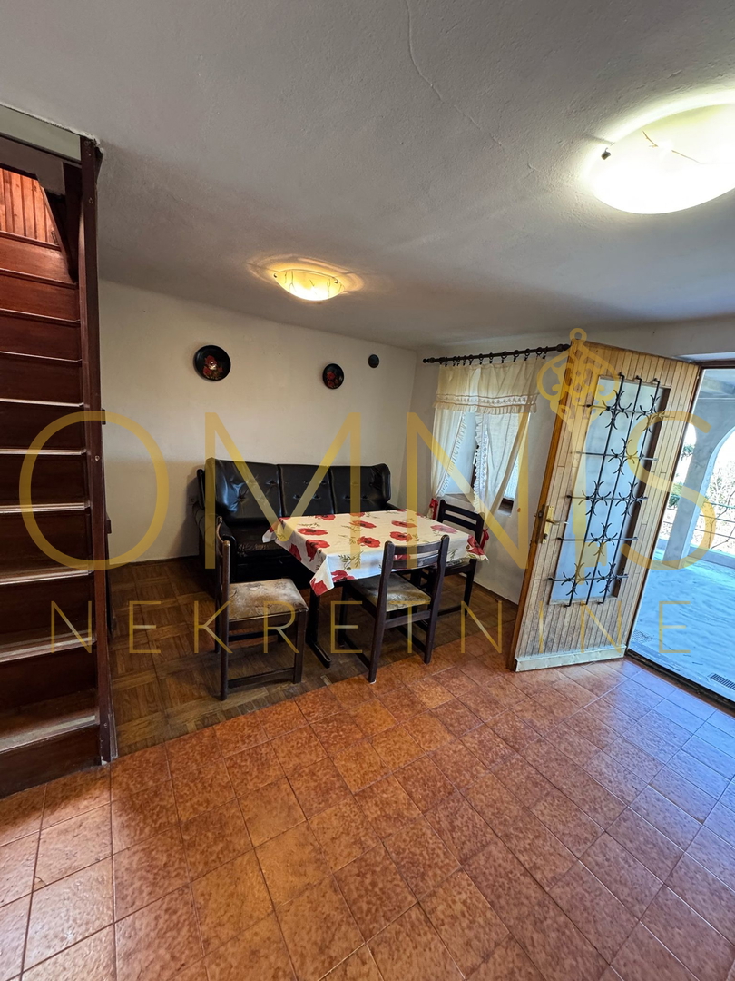 OPPORTUNITÀ RARA – VILLA INDIPENDENTE CON VISTA MARE, KOSTRENA
