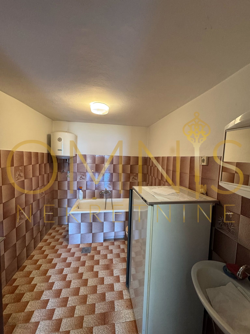 OPPORTUNITÀ RARA – VILLA INDIPENDENTE CON VISTA MARE, KOSTRENA