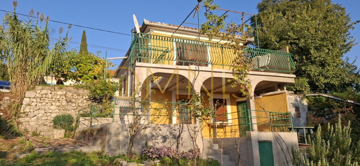 OPPORTUNITÀ RARA – VILLA INDIPENDENTE CON VISTA MARE, KOSTRENA