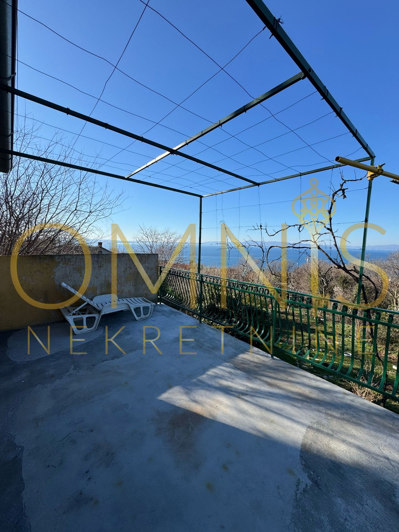 OPPORTUNITÀ RARA – VILLA INDIPENDENTE CON VISTA MARE, KOSTRENA