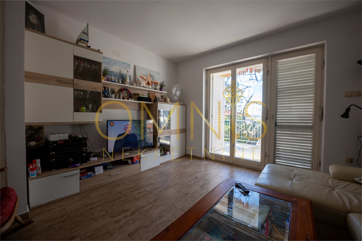 In vendita un appartamento modernamente arredato - Jadranovo