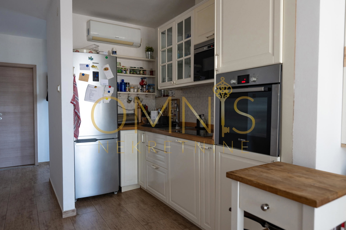 In vendita un appartamento modernamente arredato - Jadranovo