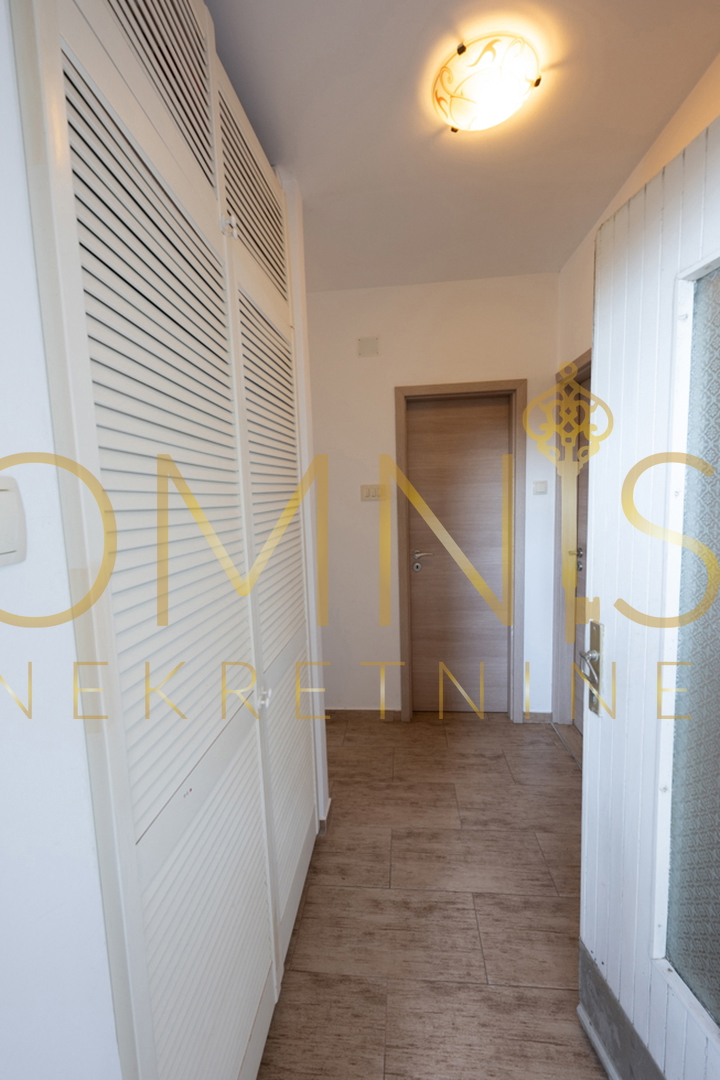 In vendita un appartamento modernamente arredato - Jadranovo