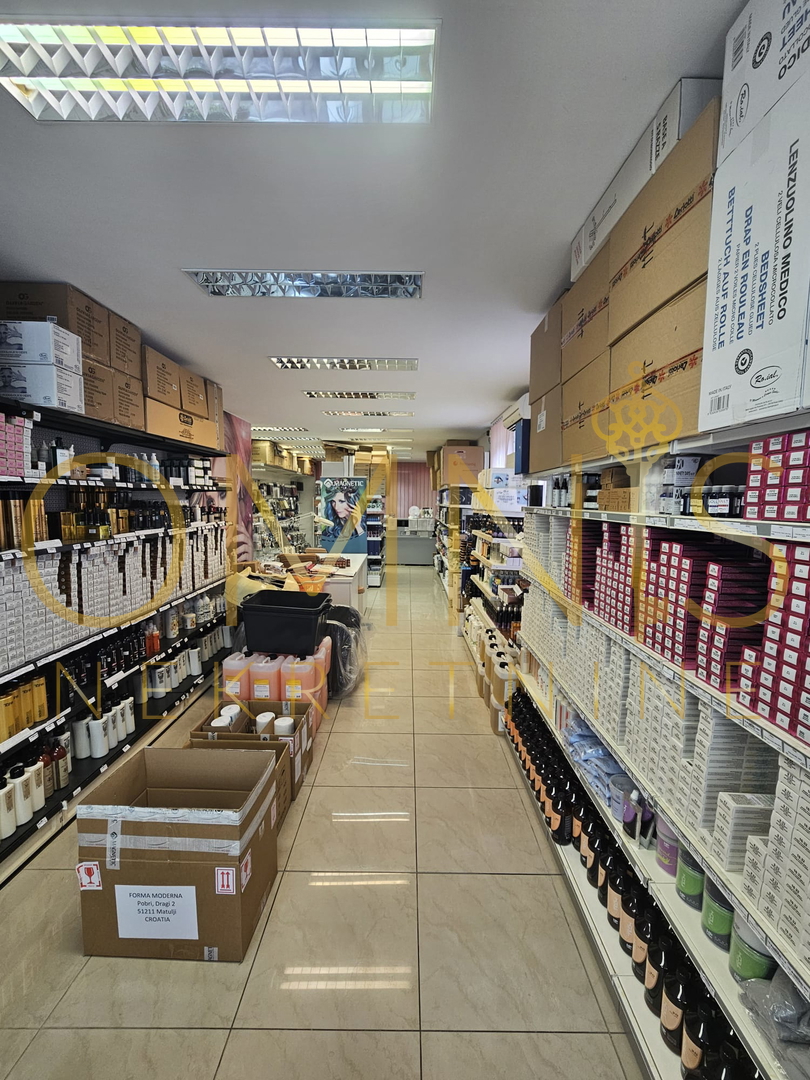 Škurinje – Locale commerciale con due posti auto, 83 m²