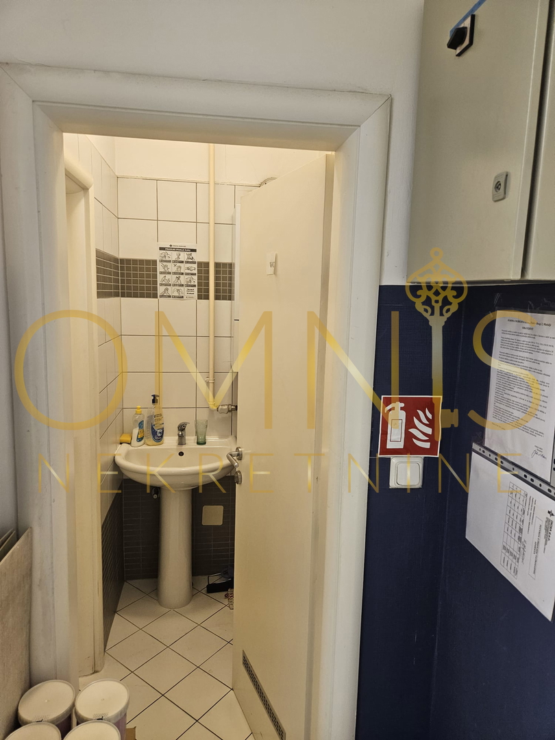 Škurinje – Locale commerciale con due posti auto, 83 m²