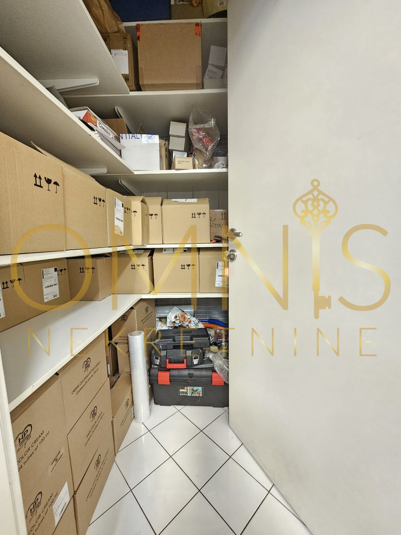 Škurinje – Locale commerciale con due posti auto, 83 m²