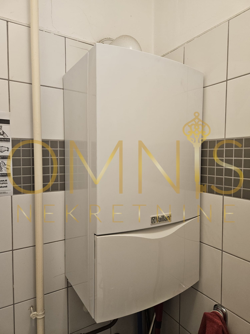 Škurinje – Locale commerciale con due posti auto, 83 m²
