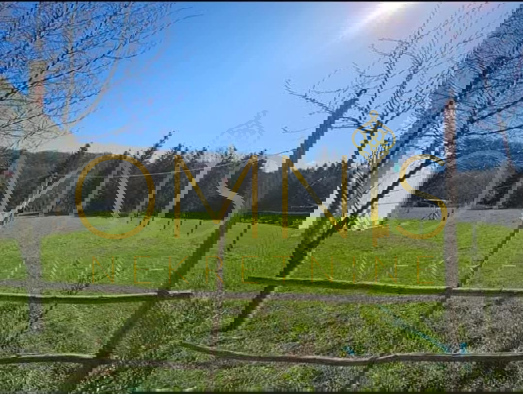 Klana, 1780 m2, vecchia costruzione da ristrutturare (100 m2) Vendita!