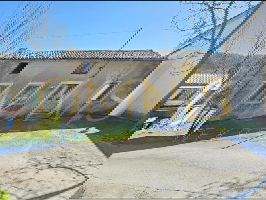 Klana, 1780 m2, vecchia costruzione da ristrutturare (100 m2) Vendita!