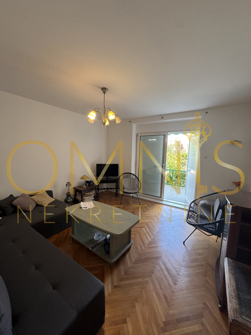 CRIKVENICA – Appartamento con terrazza, giardino e due cantine, a soli 50 m dal mare