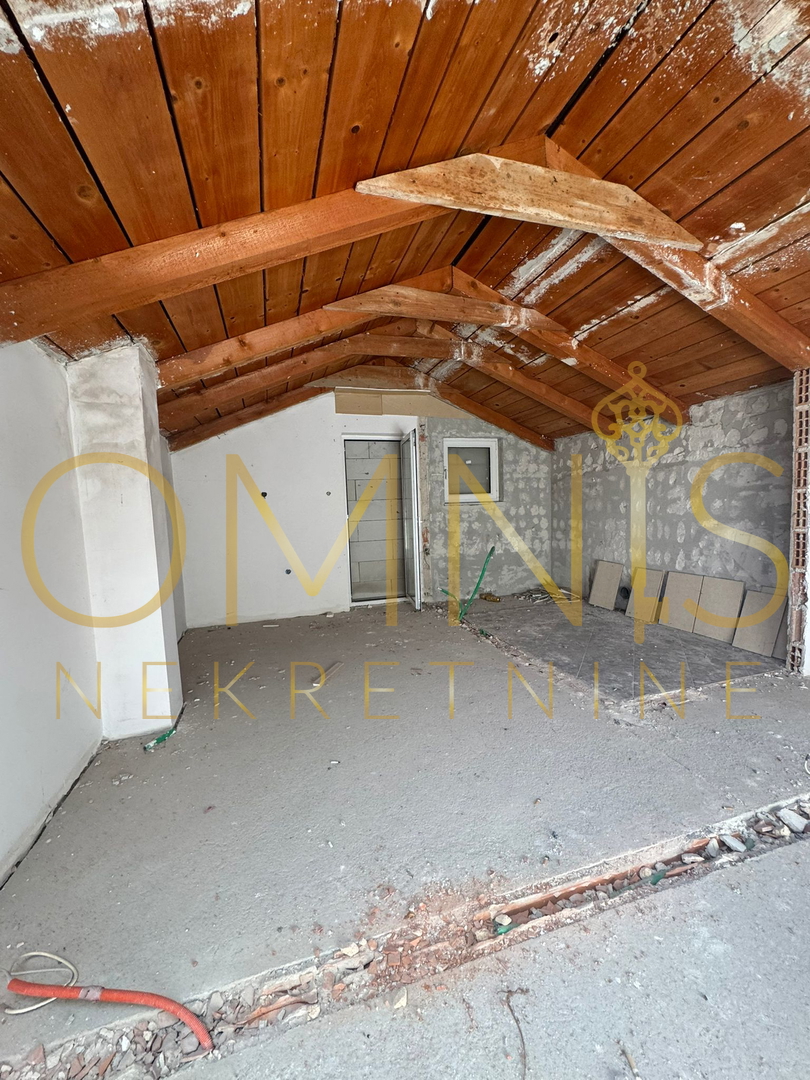 Appartamento su due livelli – 102 m², grezzo, ottimo potenziale
