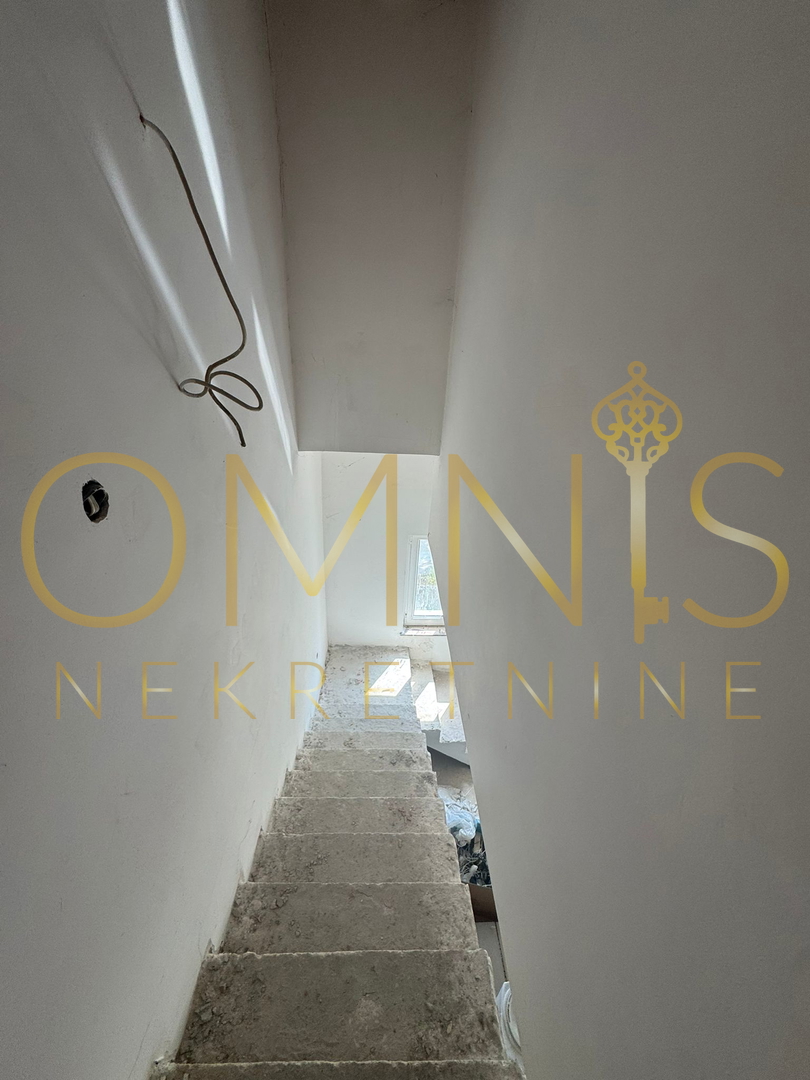 Appartamento su due livelli – 102 m², grezzo, ottimo potenziale