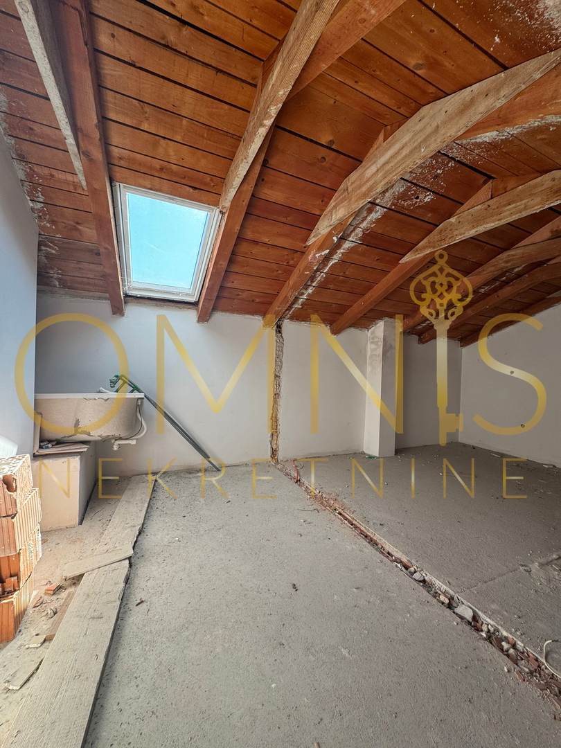 Appartamento su due livelli – 102 m², grezzo, ottimo potenziale