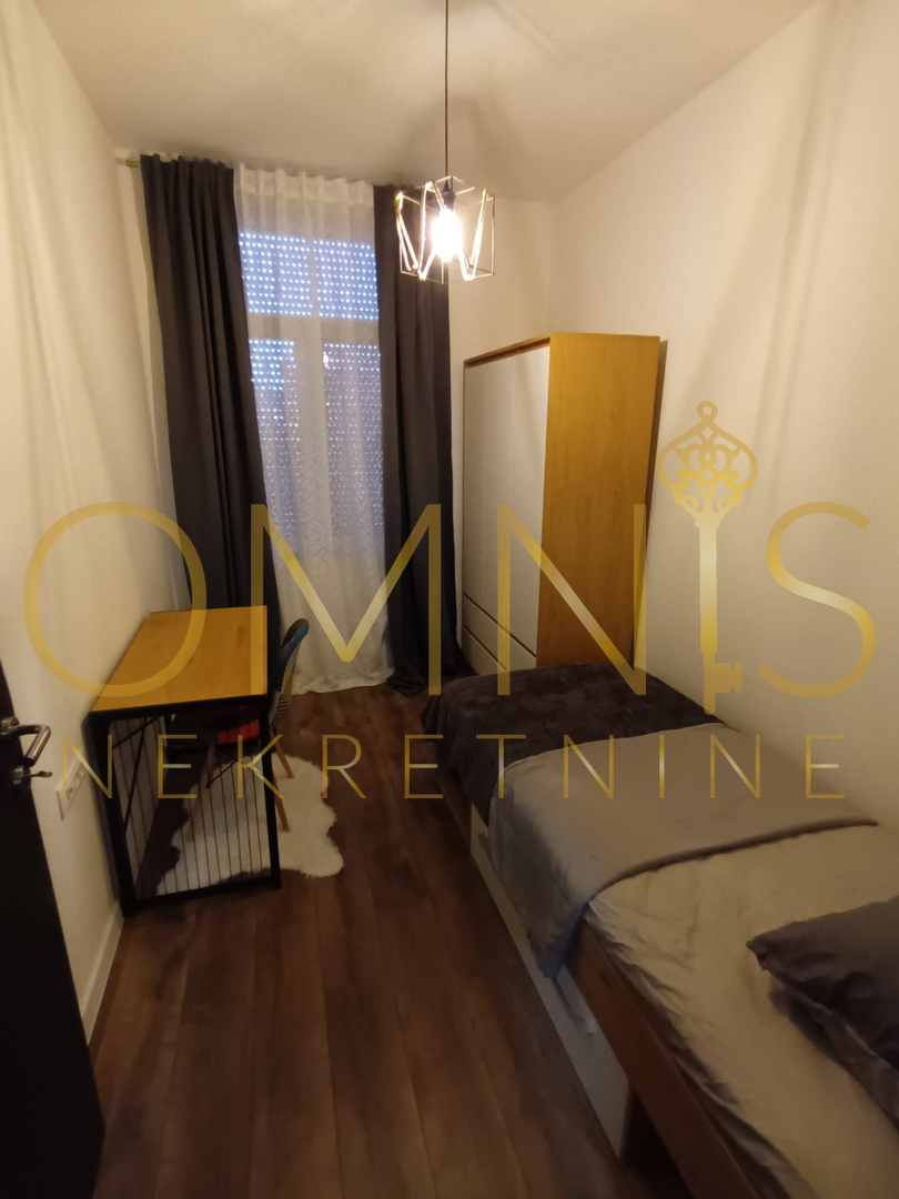 RIJEKA – CENTRO, Appartamento ristrutturato 4 locali + soggiorno con balcone ampio, 98 m²