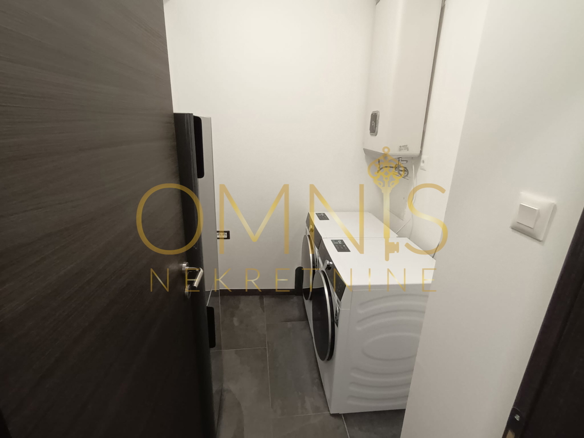 RIJEKA – CENTRO, Appartamento ristrutturato 4 locali + soggiorno con balcone ampio, 98 m²