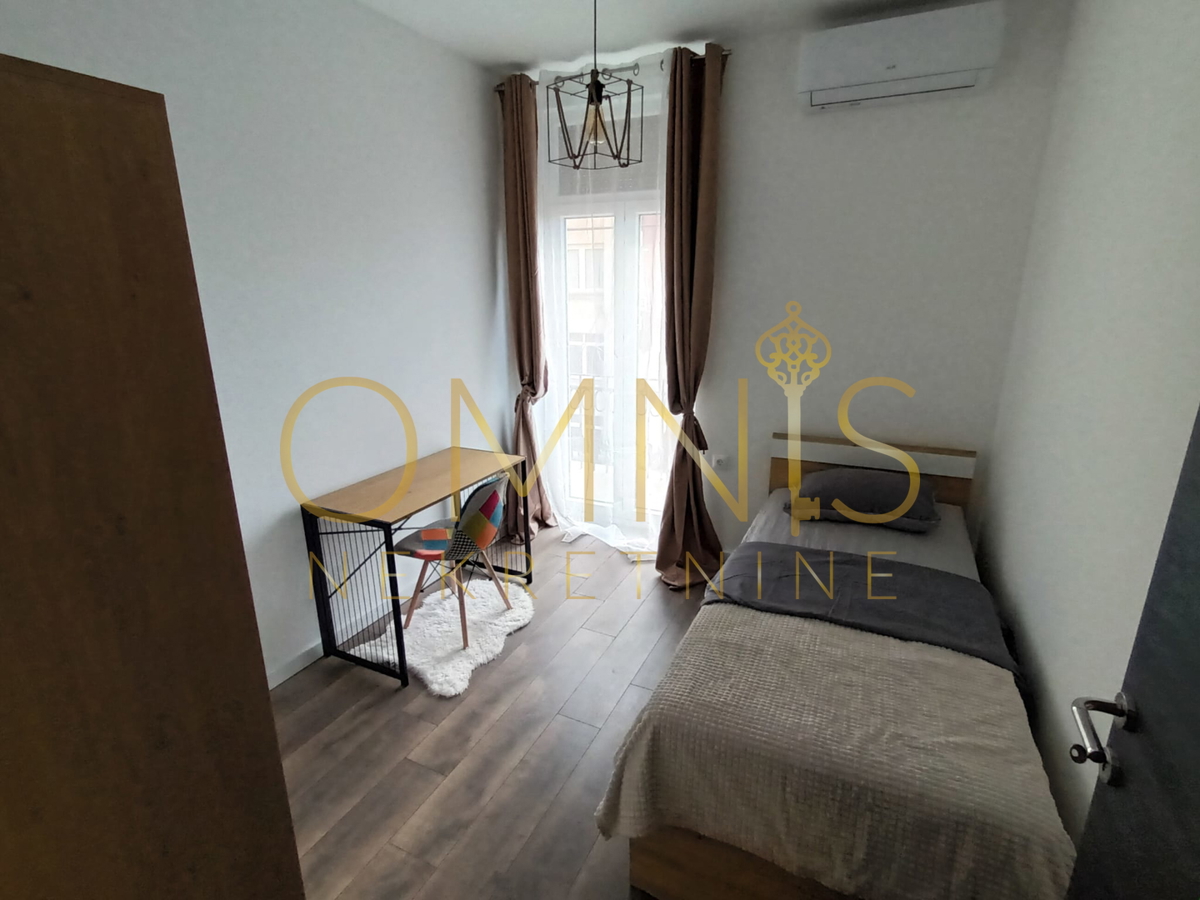 RIJEKA – CENTRO, Appartamento ristrutturato 4 locali + soggiorno con balcone ampio, 98 m²