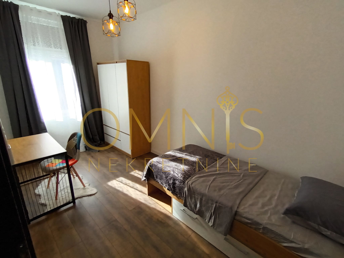 RIJEKA – CENTRO, Appartamento ristrutturato 4 locali + soggiorno con balcone ampio, 98 m²