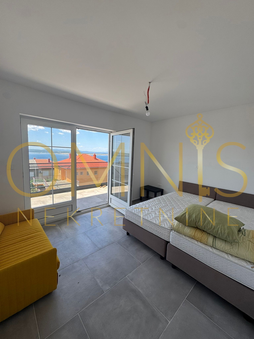 Appartamento con due terrazze e vista mare – Crikvenica