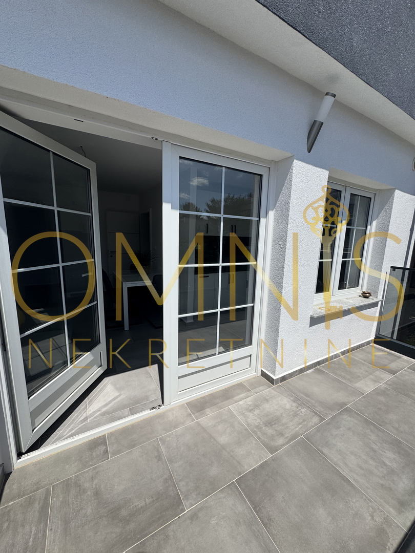 Appartamento con due terrazze e vista mare – Crikvenica