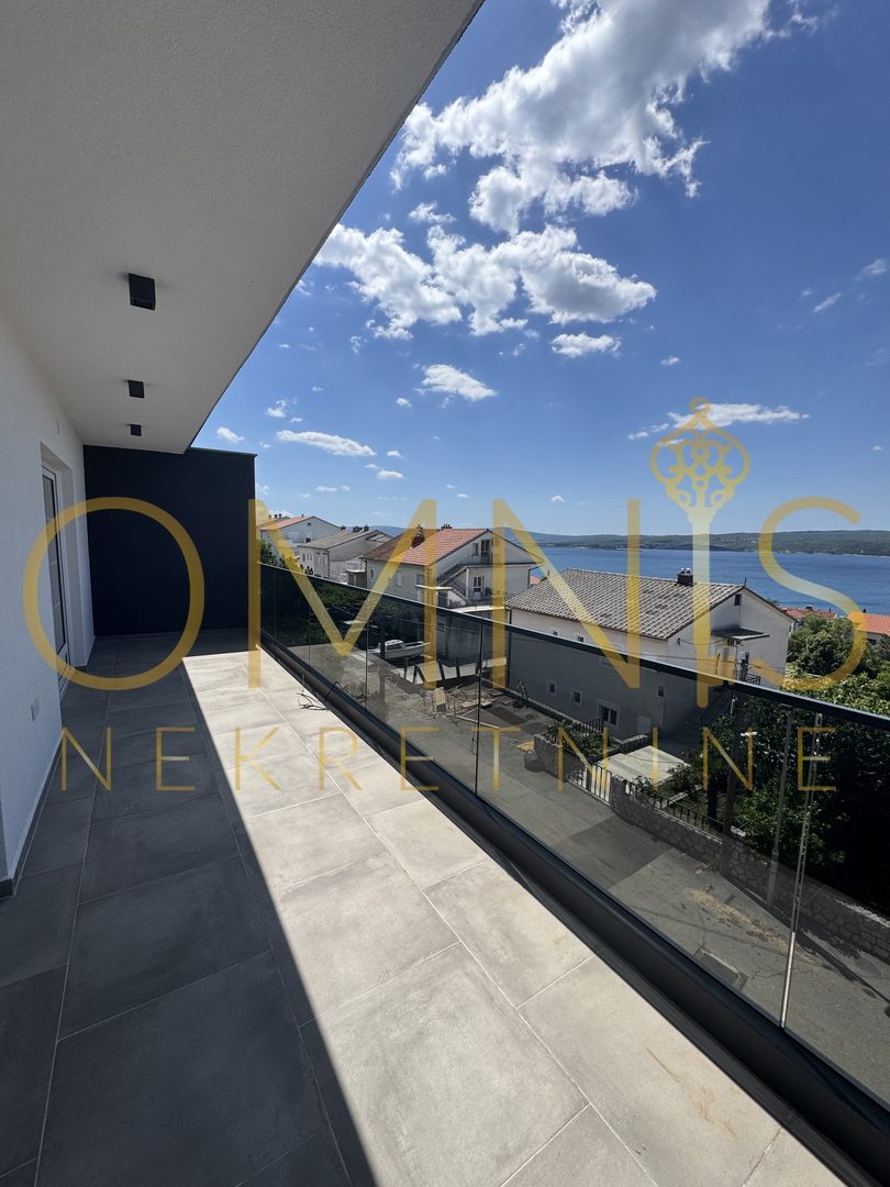 Appartamento con due terrazze e vista mare – Crikvenica