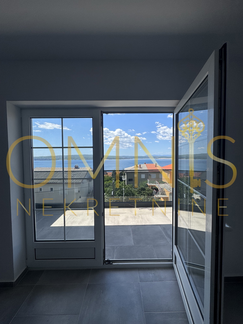Appartamento con due terrazze e vista mare – Crikvenica