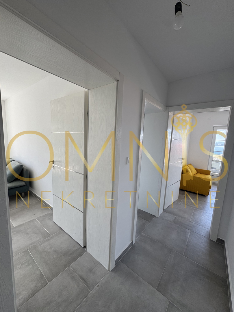 Appartamento con due terrazze e vista mare – Crikvenica