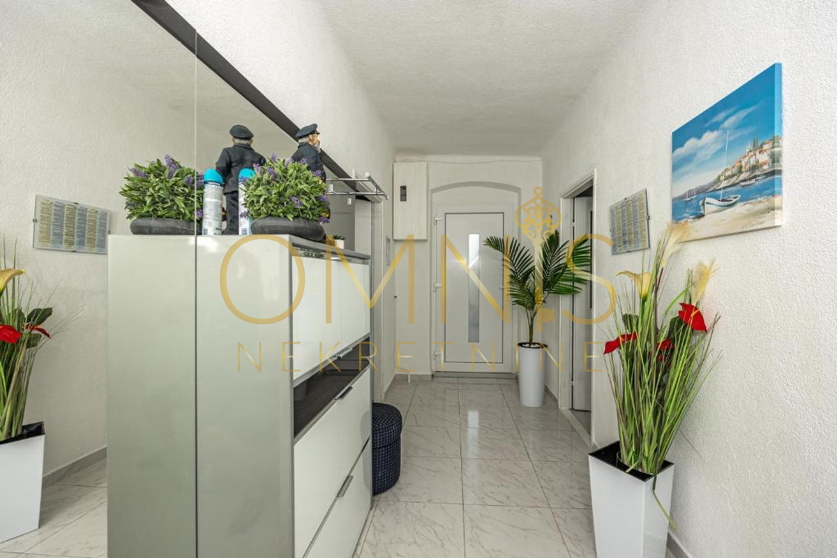 Casa ristrutturata con monolocale nel centro di Crikvenica