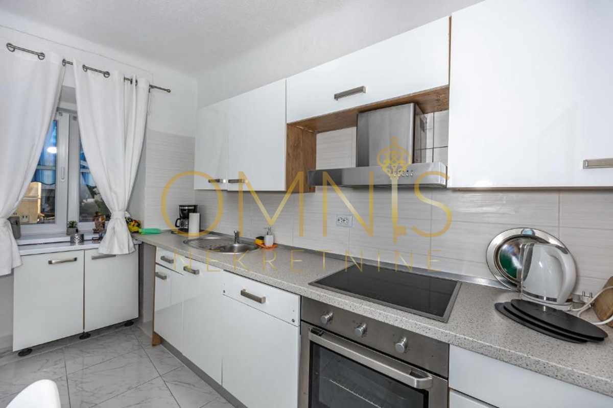 Casa ristrutturata con monolocale nel centro di Crikvenica