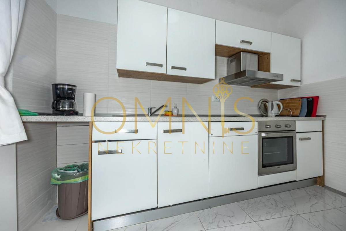 Casa ristrutturata con monolocale nel centro di Crikvenica