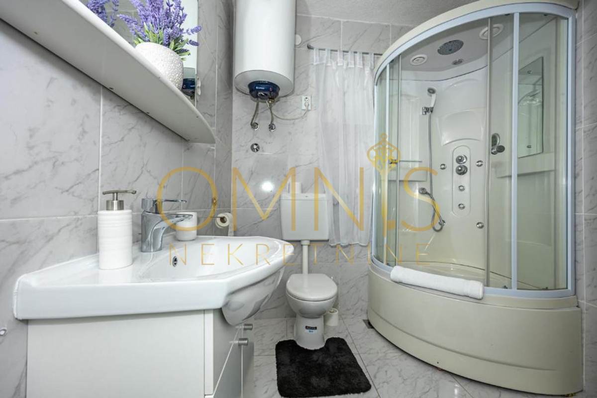 Casa ristrutturata con monolocale nel centro di Crikvenica