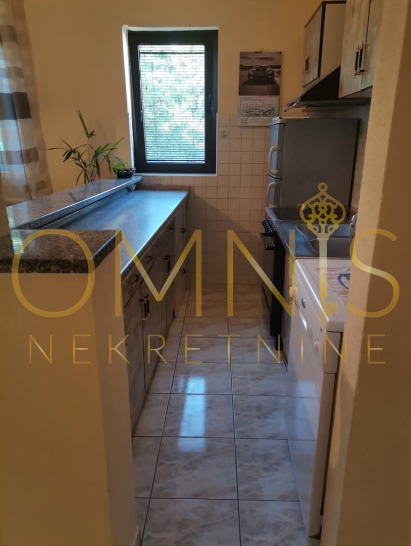 VIŠKOVO – Casa con due appartamenti, taverna e garage, ideale per famiglia o investimento