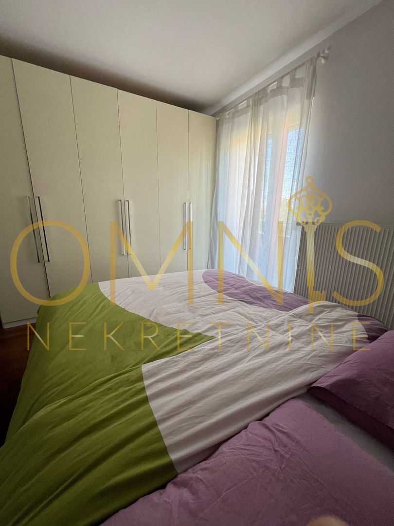 Viškovo – Mladenići | Appartamento confortevole 1S+DB con loggia, terrazza e ripostiglio