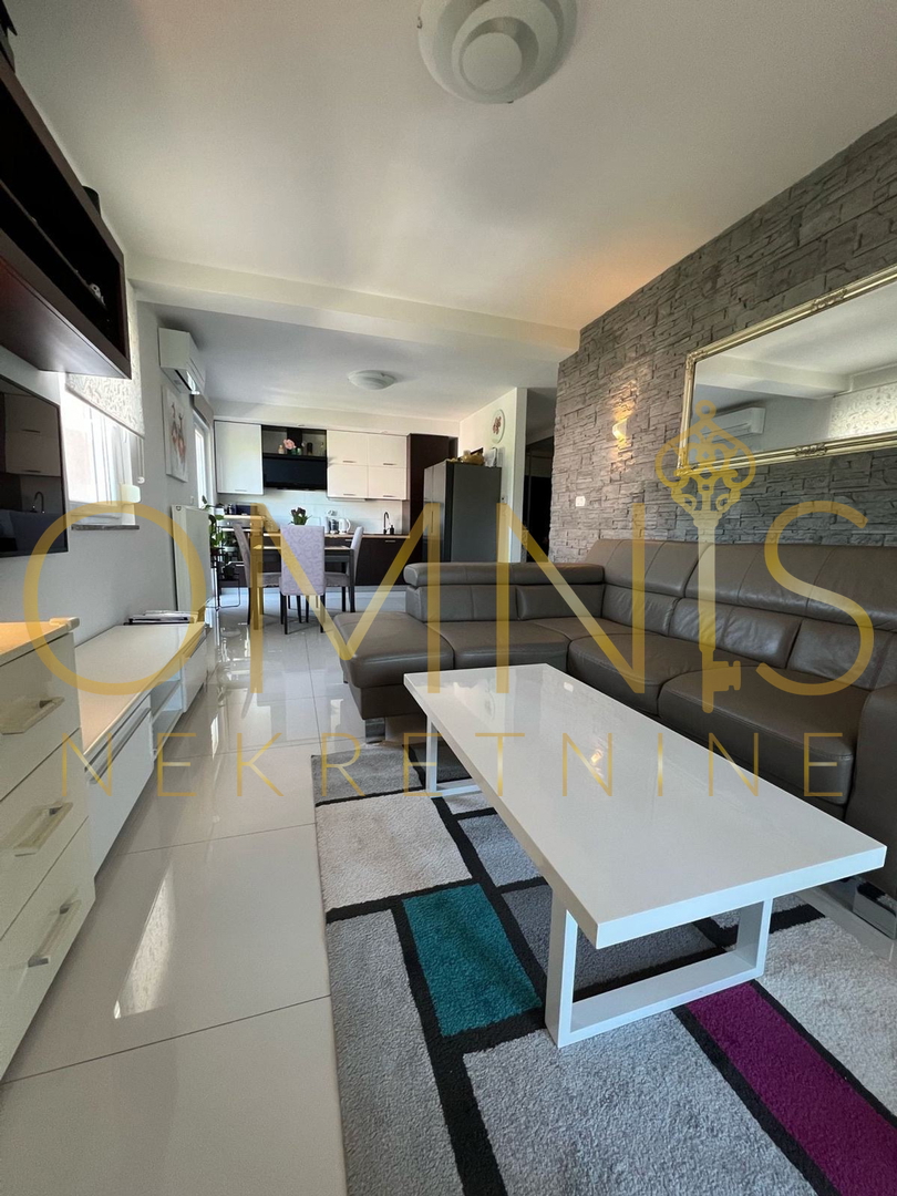 Viškovo – Mladenići | Appartamento confortevole 1S+DB con loggia, terrazza e ripostiglio