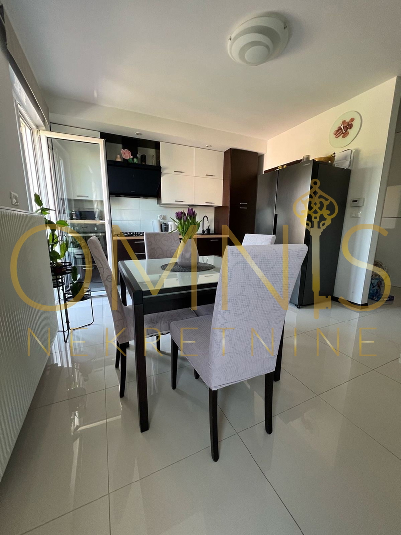 Viškovo – Mladenići | Appartamento confortevole 1S+DB con loggia, terrazza e ripostiglio