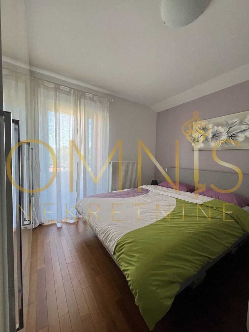 Viškovo – Mladenići | Appartamento confortevole 1S+DB con loggia, terrazza e ripostiglio