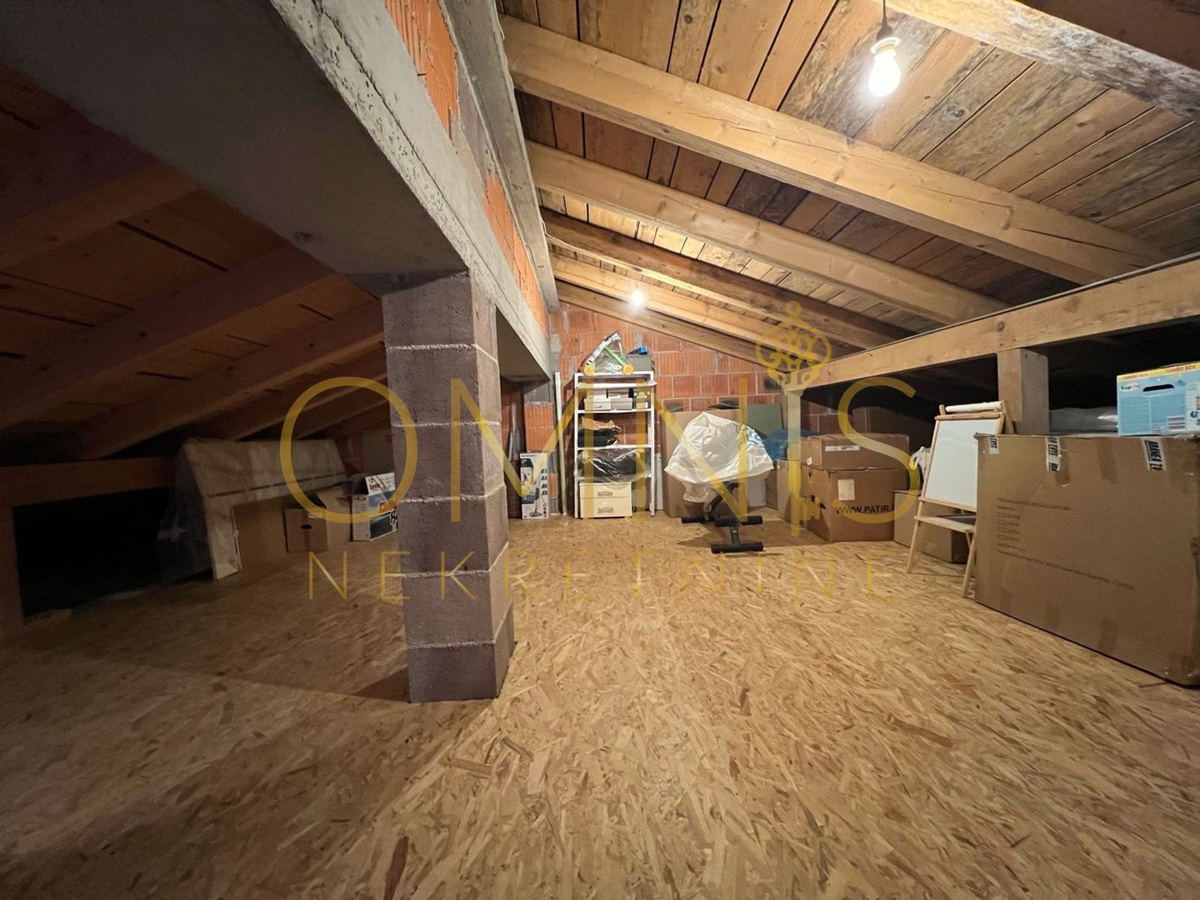 Viškovo – Mladenići | Appartamento confortevole 1S+DB con loggia, terrazza e ripostiglio