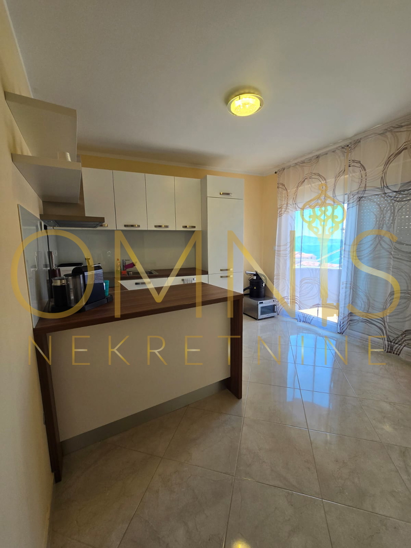 Crikvenica, 2S+DB, 100m2, 3 posti auto, vendita!