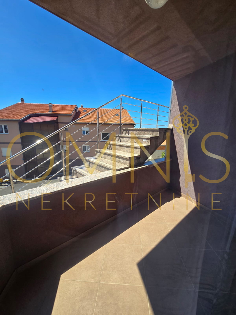 Crikvenica, 2S+DB, 100m2, 3 posti auto, vendita!