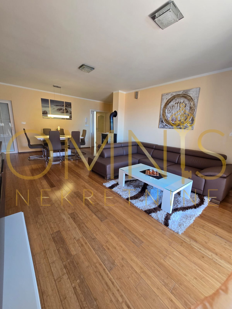 Crikvenica, 2S+DB, 100m2, 3 posti auto, vendita!