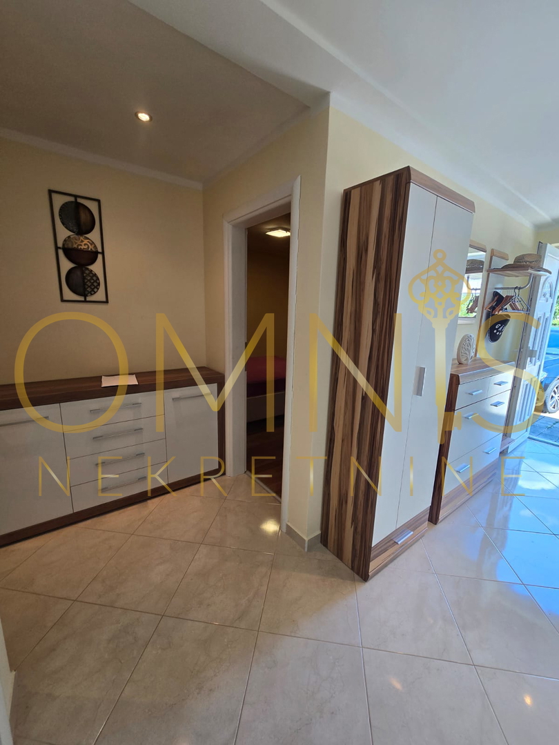 Crikvenica, 2S+DB, 100m2, 3 posti auto, vendita!